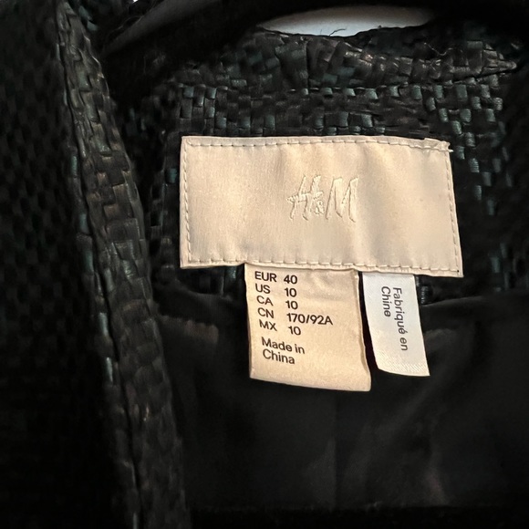 (5 for $25) Black and greet patterned blazer - Picture 4 of 7